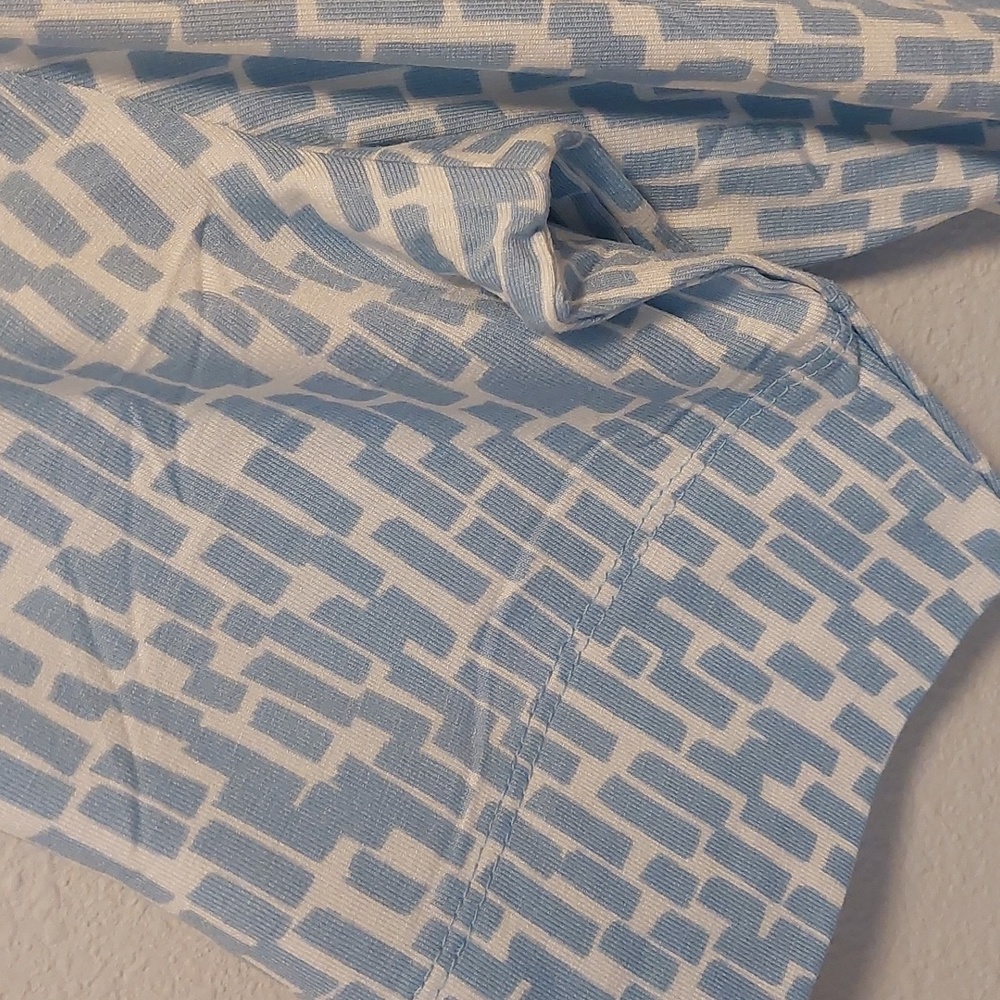 Chico's Touch of Cool Brick Geometric Ballet Elbow Tee. Soft Blue. - Picture 3 of 7